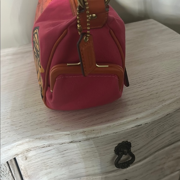 Coach Vibrant Pink and Orange Shoulder Bag with Sporty Design - Picture 3 of 6